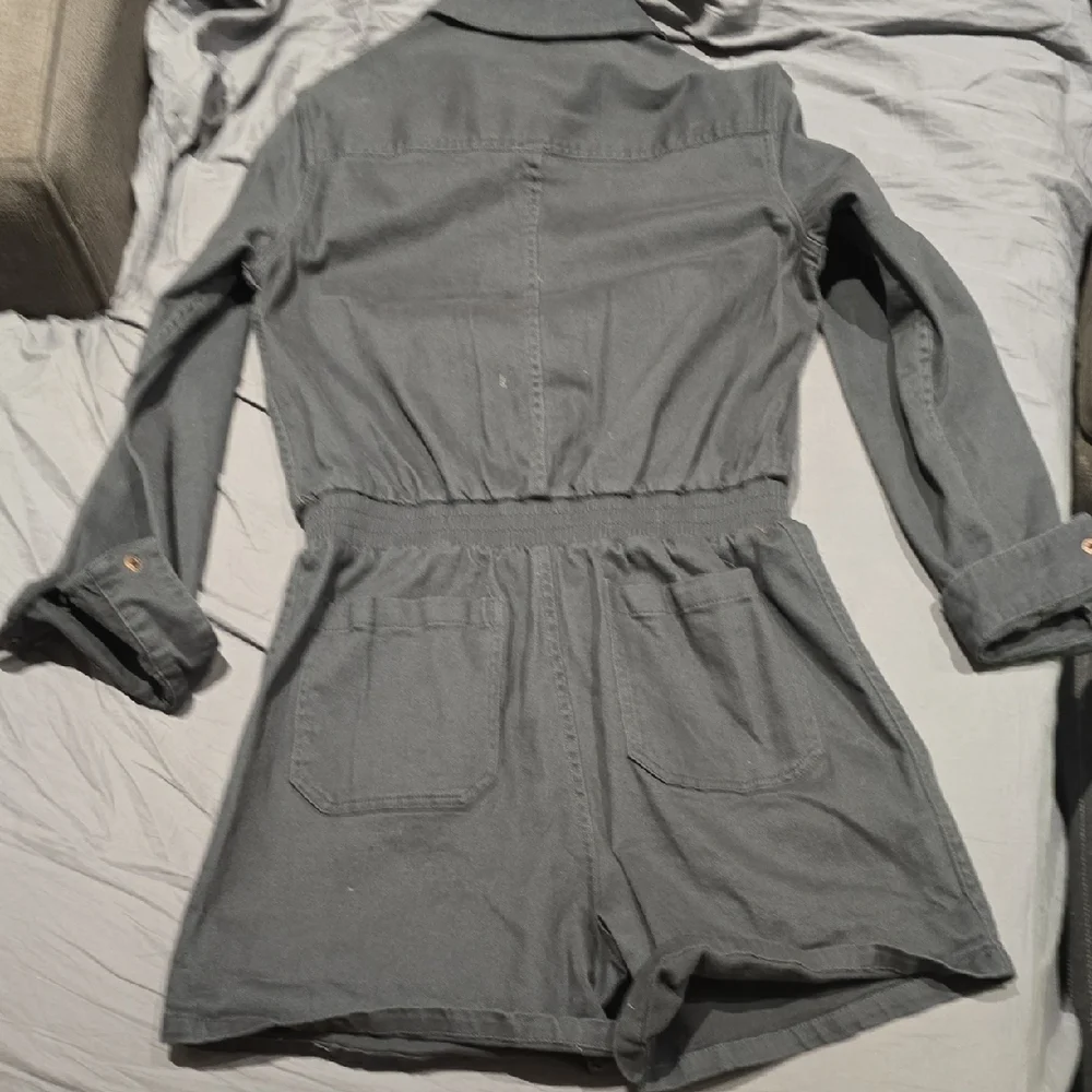 Rhythm Gray Long-Sleeve Romper - Picture 9 of 10